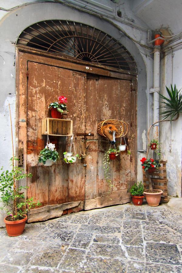 Corno Napoletano Free Parking For Small Cars Only * Naples
